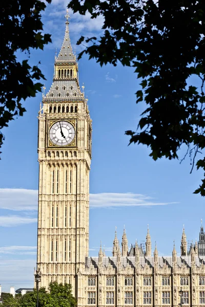 Mavi gökyüzü üzerinde Big Ben