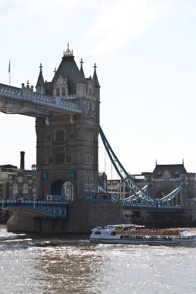 Londra Kule Köprüsü