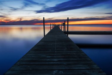 Gün batımında denize iniş sahne