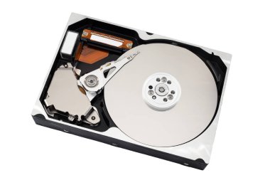 Açılan harddisk üzerinde beyaz izole