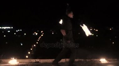 Fireshow şehir arka plan üzerinde