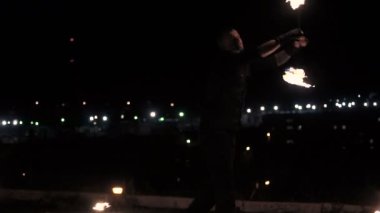 Fireshow şehir arka plan üzerinde