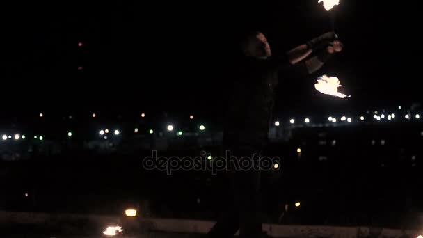 Fireshow sur fond de ville — Video