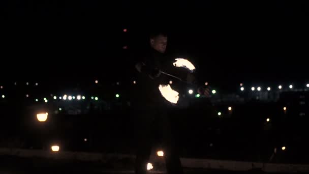 Fireshow sur fond de ville — Video