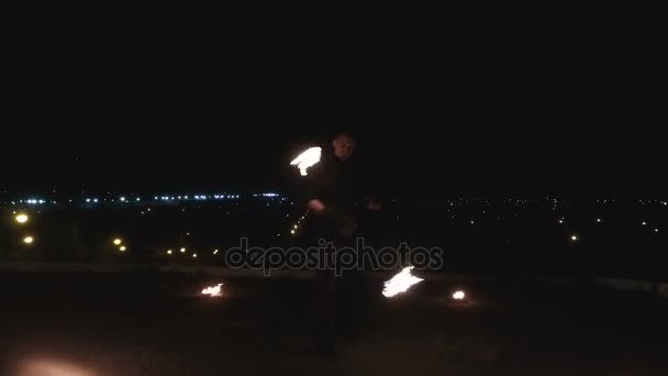 Fireshow sur fond de ville — Video