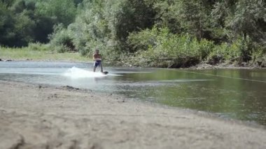 Wakeboarding Nehri üzerinde