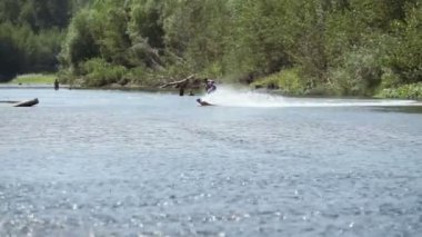 Wakeboarding Nehri üzerinde