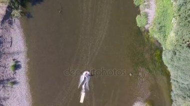 Wakeboarding Nehri üzerinde