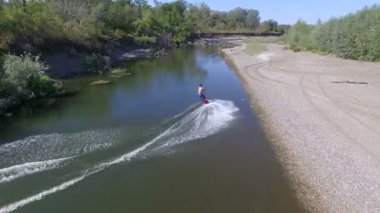 Wakeboarding Nehri üzerinde