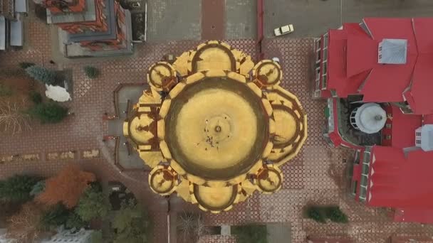 Foto aérea de la cúpula principal del Convento de la Santísima Trinidad de la Misericordia . — Vídeo de stock