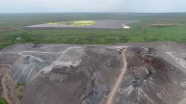 Çelik fabrikası ve su deposu ile kanalizasyon atık