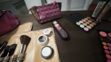 Kozmetik ve tuvalet malzemeleri.