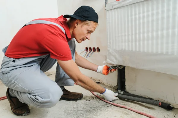 Einbau von Hausheizungen. — Stockfoto