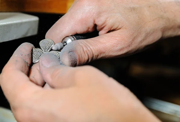 Ambachtelijke sieraden maken. — Stockfoto