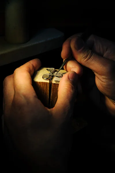 Hantverk smycken beslutsfattande. — Stockfoto