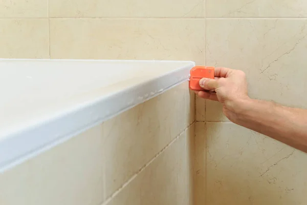 Worker puts silicone sealant. — Stock Photo, Image