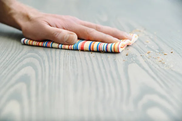 Hand mit Lappen. — Stockfoto