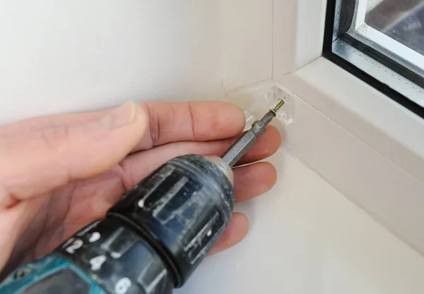 Installing wooden blinds. — Stock Photo, Image