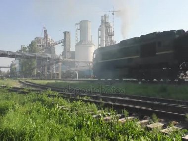 Navlun tren geçiyor.