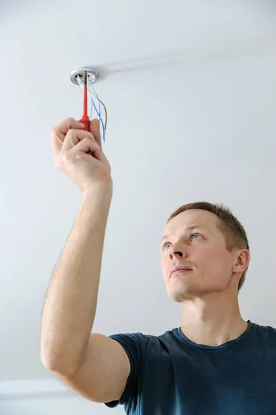 Installing a spotlight in the room. — Stock Photo, Image