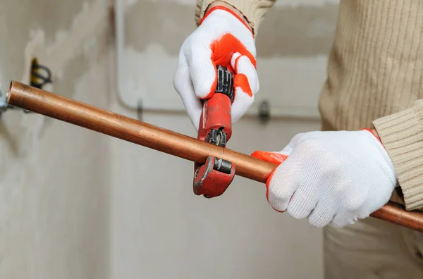 Instalação de aquecimento de tubos de cobre . — Fotografia de Stock