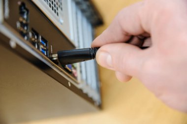 HDMI Kablo fişli el.