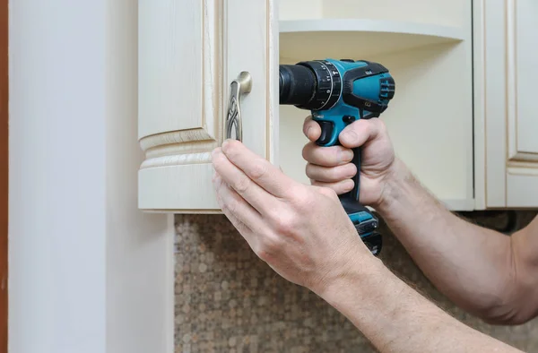 Installation of kitchen furniture. — Stock Photo, Image