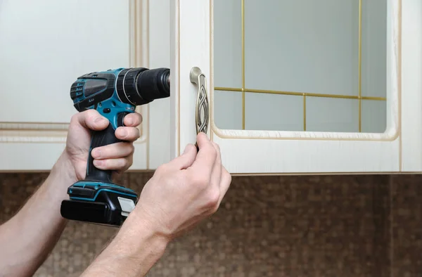 Installation of kitchen furniture. — Stock Photo, Image