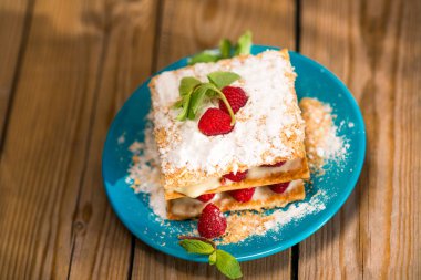 Ahududu ile puf böreği, milföy