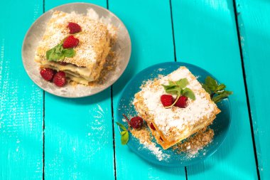 Ahududu ile puf böreği, milföy