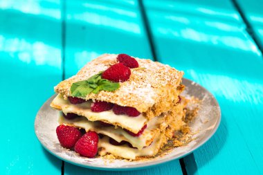 Ahududu ile puf böreği, milföy