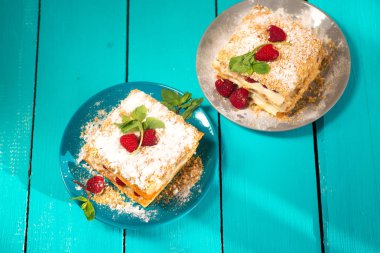 Ahududu ile puf böreği, milföy