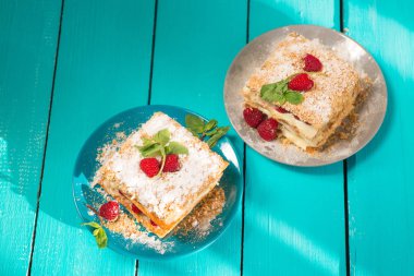 Ahududu ile puf böreği, milföy