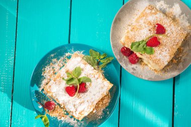 Ahududu ile puf böreği, milföy