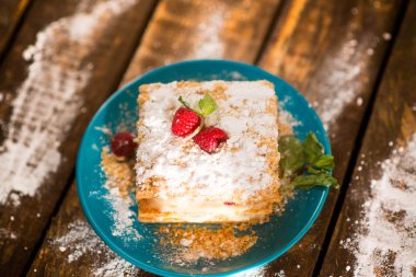 Ahududu ile puf böreği, milföy