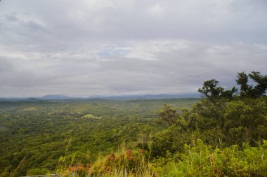 Küba'da yeşil tepeler, güzel manzara görünümdür