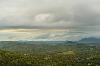 Küba'da yeşil tepeler, güzel manzara görünümdür