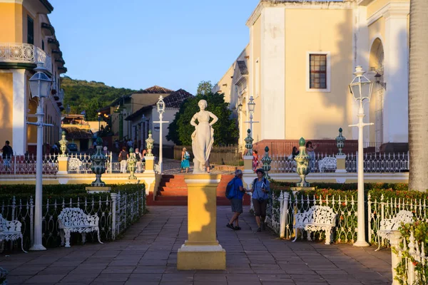 Икона и башня в Тринидаде, Куба — стоковое фото