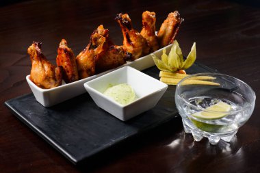 Soslu ızgara tavuk kanadı