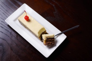 Muz kremalı pasta kek