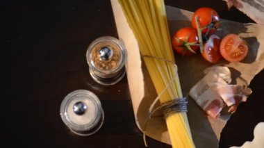 İtalyan spagetti, domates ve pastırma için Gıda katkı maddeleri