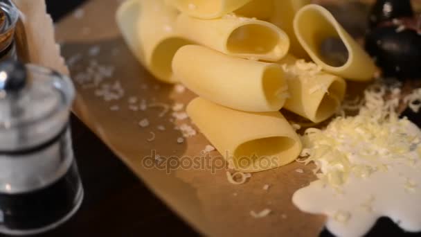 Voedingsmiddelen en nieuwe voedselingrediënten voor Italiaanse pasta — Stockvideo