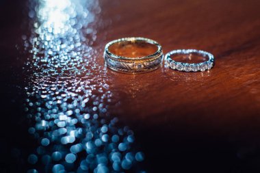 Alyans karşı Su damlacıkları ile