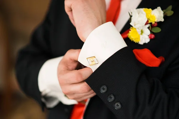 The man in the blue jacket, straightens his tie. — Stock Photo, Image