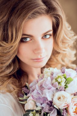 Sabahları Bornozlu gelin