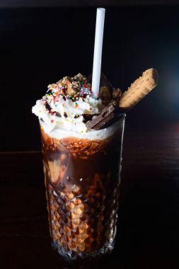 Frappuccino ile kahve bir fincan krem şanti çok eaway,