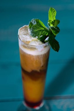 Frappuccino ile kahve bir fincan krem şanti çok eaway