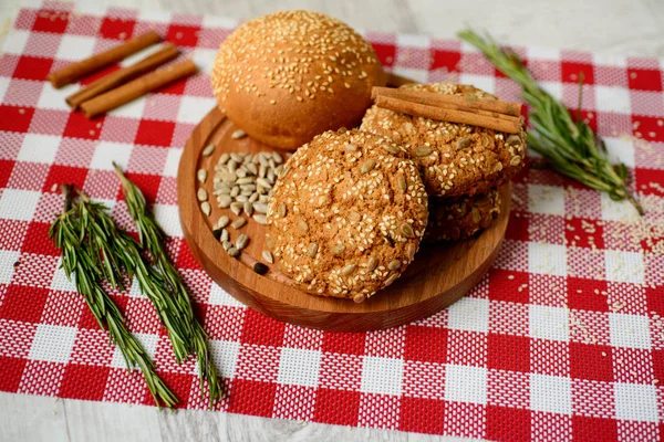 Round cookies with sunflower and sesame seeds on a wooden Board — Stock Photo, Image