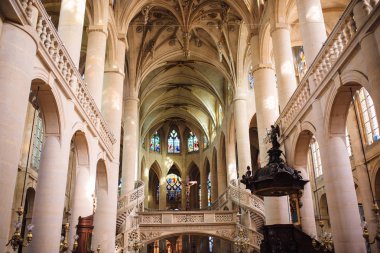 Mount St. Stephen Kilisesi (Fransızca: kilise Saint-Jean-Etienne-du-Mont) Katolik ibadet yeri Paris'te bulunan Latin Mahallesi.