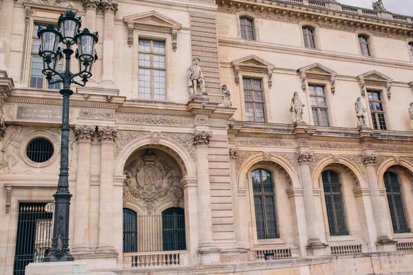 Louvre Paříži Zamračený Den — Stock fotografie